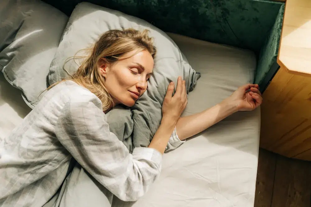 Circadian Sleep Hub: How the Microbiome Shapes Natural Sleep and Energy